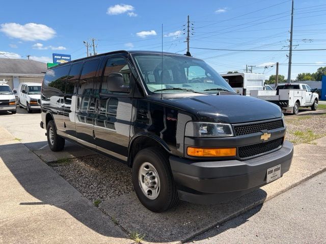 Used 2025 Chevrolet Express 3500 LS RWD image 3