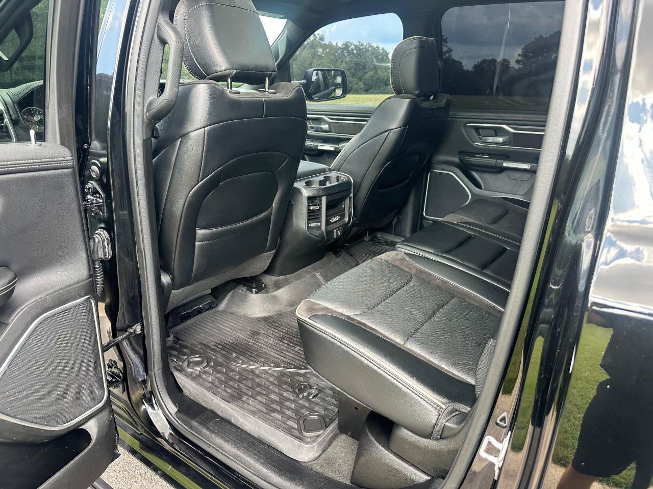 Used 2023 RAM 1500 Laramie AWD/4WD image 18