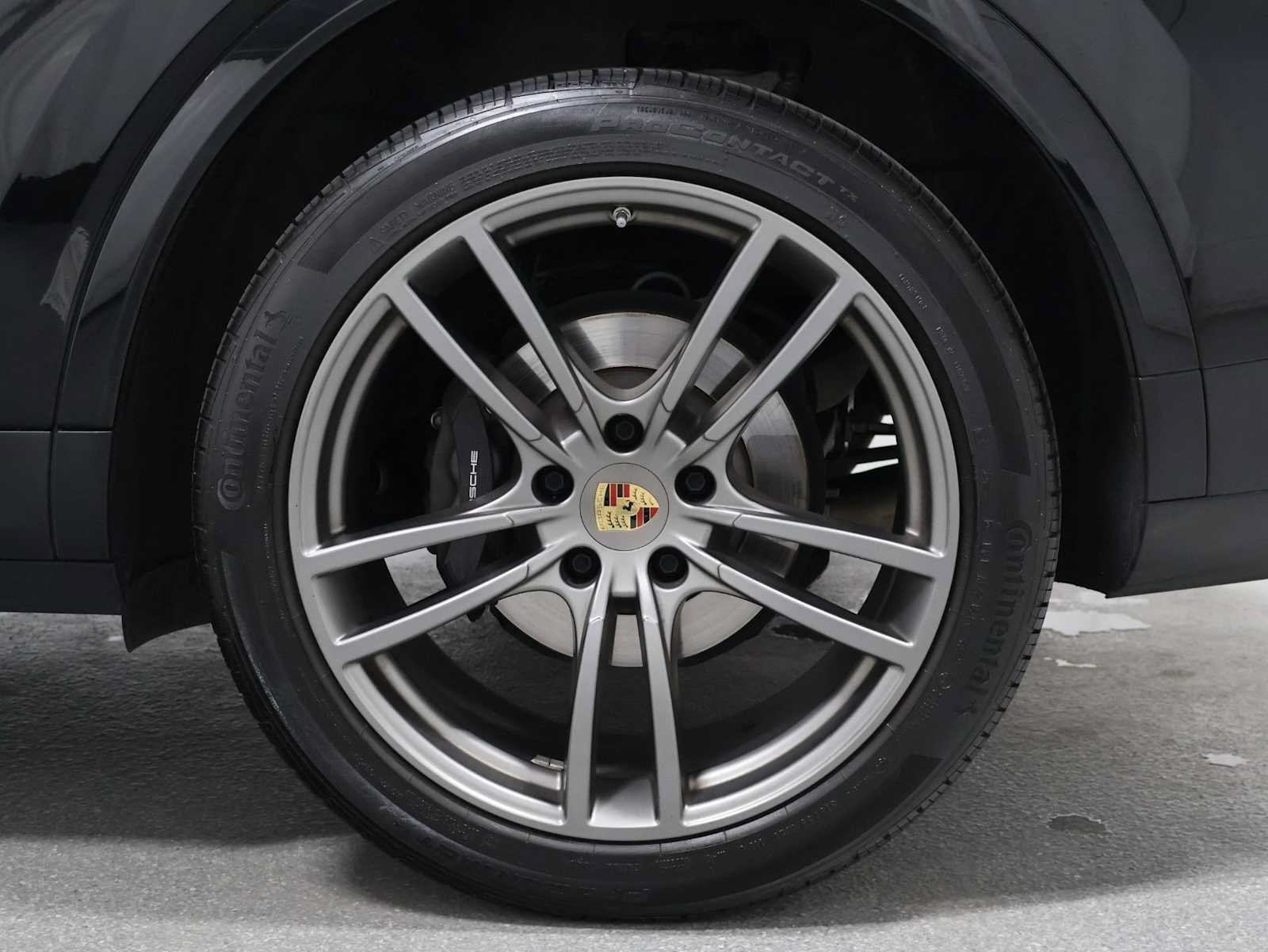Certified 2023 Porsche Cayenne Platinum Edition AWD/4WD image 39