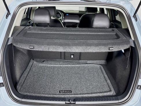 New 2025 Volkswagen Taos SE image 21