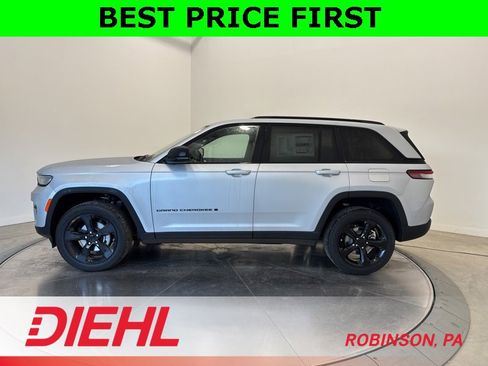 New 2025 Jeep Grand Cherokee Altitude w/ Trailer Tow Package image 4