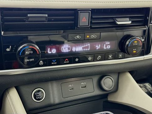 Used 2021 Nissan Rogue SL w/ Premium Package image 16