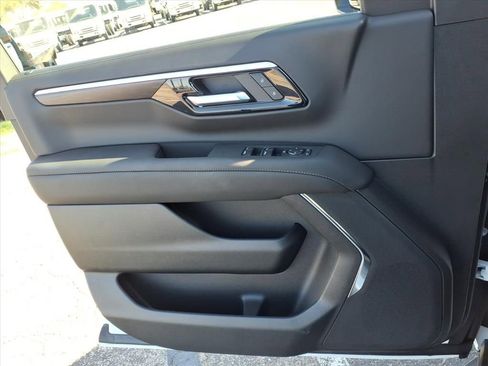 New 2026 Chevrolet Suburban LS image 8