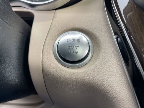 Used 2017 Mercedes-Benz GLC 300 4MATIC image 13