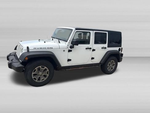 Used 2015 Jeep Wrangler Unlimited Rubicon w/ Connectivity Group AWD/4WD image 7