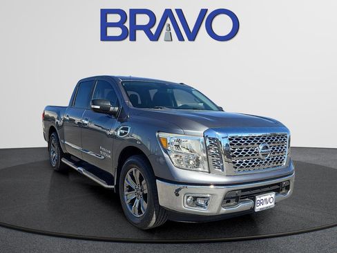 Used 2017 Nissan Titan SV image 2