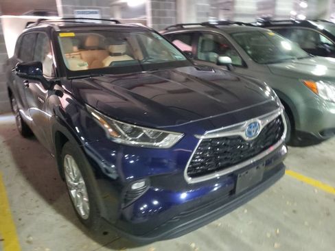 Used 2021 Toyota Highlander Limited AWD/4WD image 16