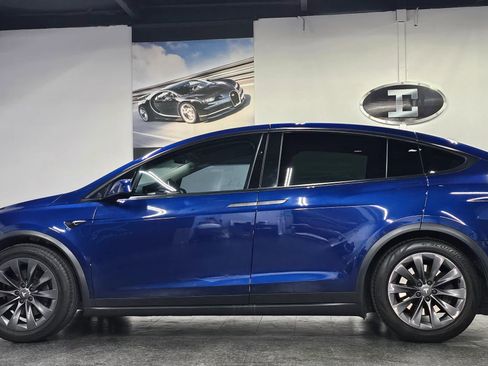 Used 2018 Tesla Model X 75D image 10