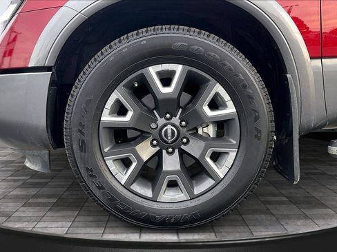 Used 2024 Nissan Titan Platinum Reserve w/ Moonroof Package image 9