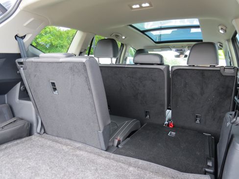 Used 2024 Volkswagen Atlas SEL Premium R-Line image 16