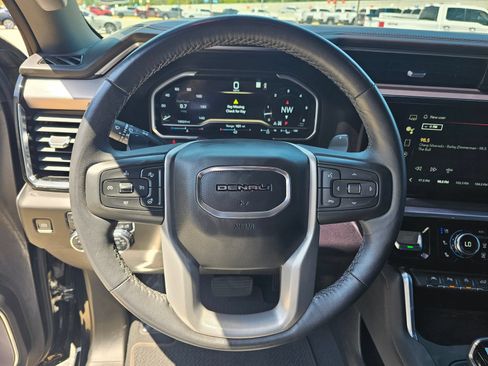 Used 2023 GMC Sierra 1500 Denali w/ Technology Package AWD/4WD image 19