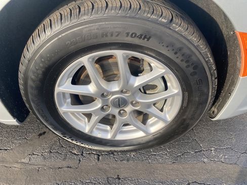 Used 2024 Chrysler Pacifica Touring-L image 34