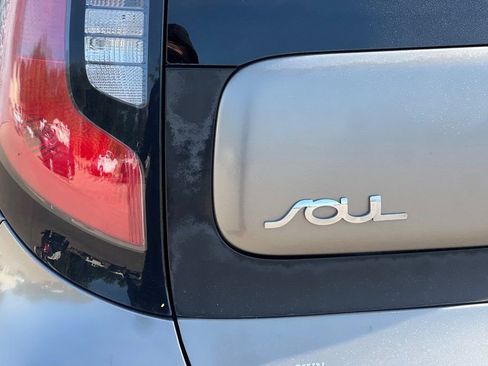 Used 2015 Kia Soul + FWD image 21
