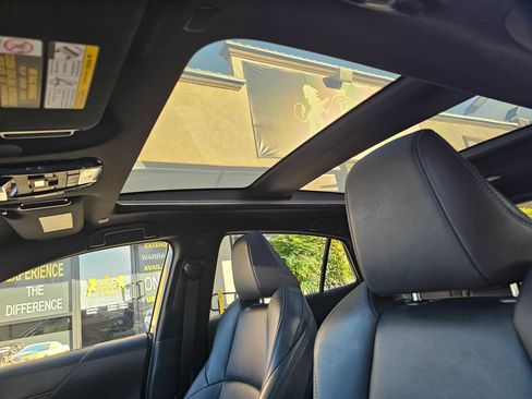 Used 2023 Toyota Venza Nightshade image 18