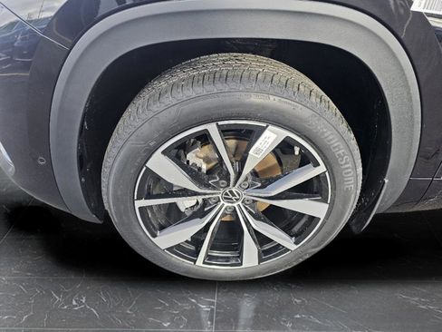 New 2026 Volkswagen Atlas Cross Sport SEL Premium R-Line image 9