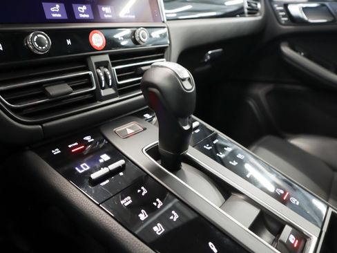 Used 2024 Porsche Macan Turbo w/ Premium Plus Package image 17