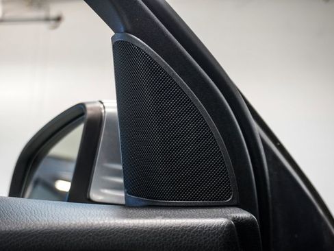 Used 2018 Mercedes-Benz GLC 300 4MATIC w/ Premium Package image 22