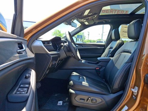 New 2026 Jeep Grand Cherokee Limited AWD/4WD image 9