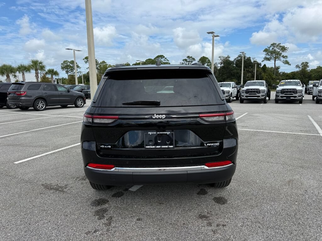 New 2027 Jeep Grand Cherokee Laredo AWD/4WD image 4