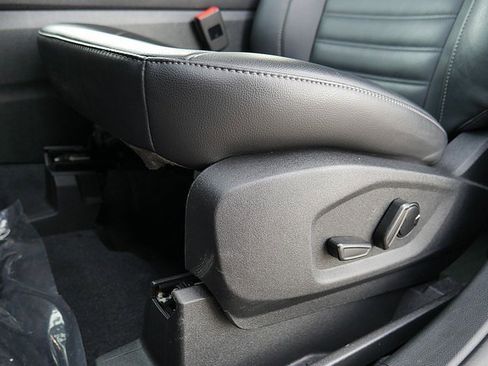 Used 2024 Ford Edge SEL w/ Convenience Package image 12