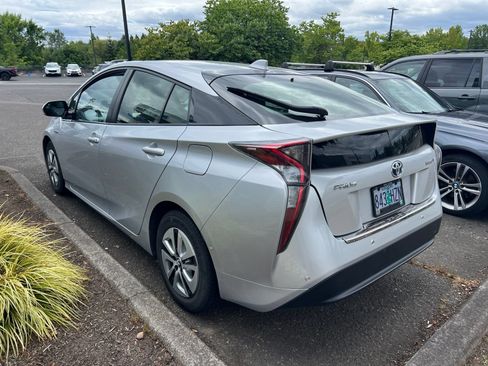 Used 2016 Toyota Prius FWD image 17