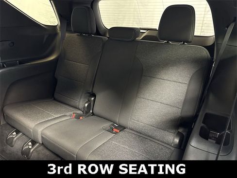 Used 2025 Chevrolet Traverse LT w/ Driver Confidence Package image 14