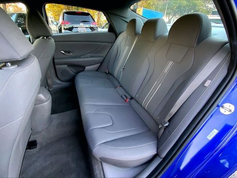 Used 2024 Hyundai Elantra SEL image 21