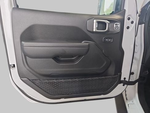 Used 2024 Jeep Wrangler Unlimited w/ Convenience Group AWD/4WD image 30