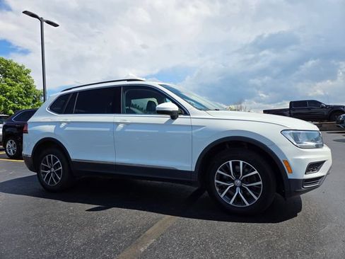 Used 2018 Volkswagen Tiguan SE AWD/4WD image 3