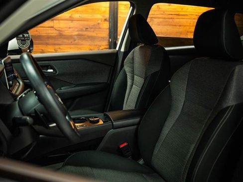 Used 2022 Nissan Rogue SV image 9