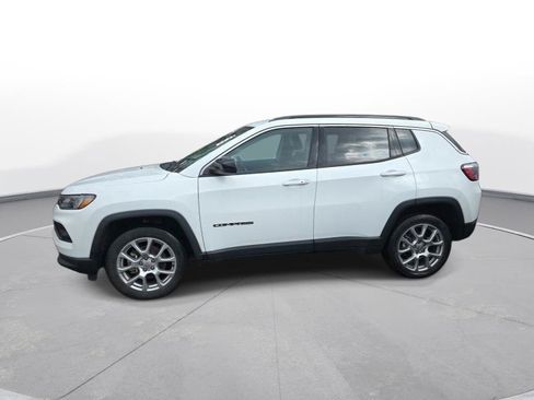 Used 2022 Jeep Compass Latitude AWD/4WD image 13