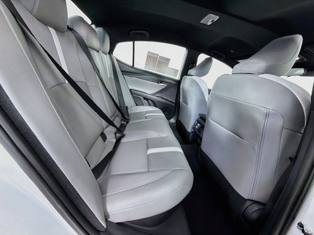 Used 2026 Toyota Camry SE FWD image 27