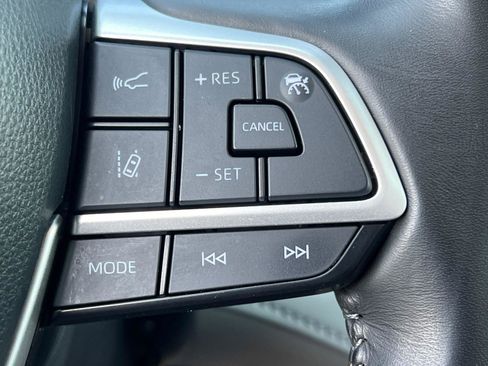 Used 2023 Toyota Highlander XLE FWD image 26