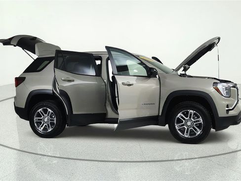 Used 2026 GMC Terrain Elevation w/ Technology Package II FWD image 8