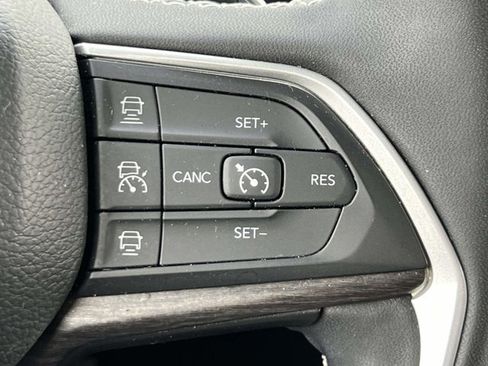 Certified 2023 Jeep Grand Cherokee Limited w/ Luxury Tech Group II image 21