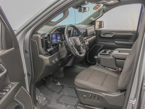 Used 2025 Chevrolet Silverado 1500 LT AWD/4WD image 15