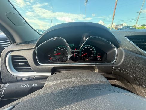 Used 2015 Chevrolet Traverse LT FWD image 17