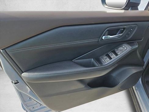 Used 2023 Nissan Rogue SL w/ SL Premium Package image 13