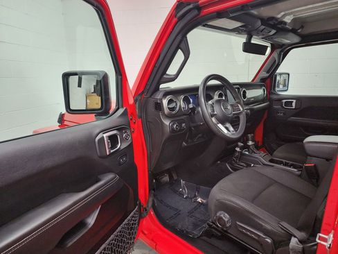 Used 2023 Jeep Wrangler Unlimited Sahara AWD/4WD image 10