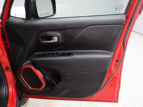 Used 2019 Jeep Renegade Trailhawk w/ LED Lighting Group AWD/4WD image 24