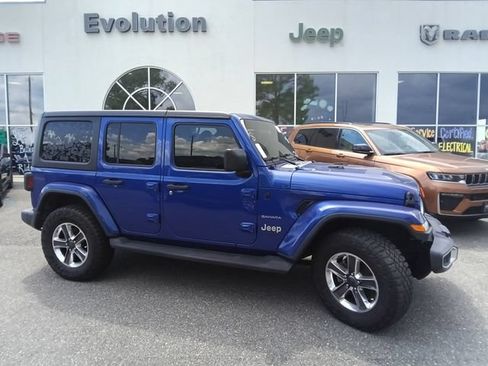 Used 2020 Jeep Wrangler Unlimited Sahara AWD/4WD image 3