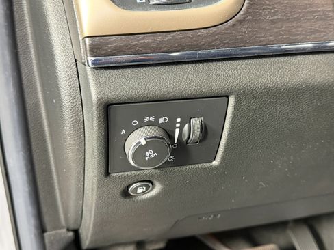 Used 2014 Jeep Grand Cherokee Limited w/ Luxury Group II AWD/4WD image 25
