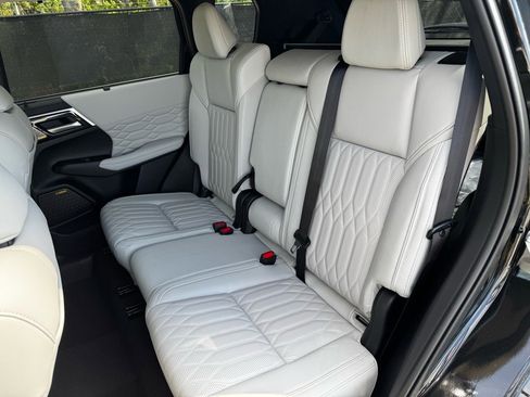 New 2025 Mitsubishi Outlander AWD image 23