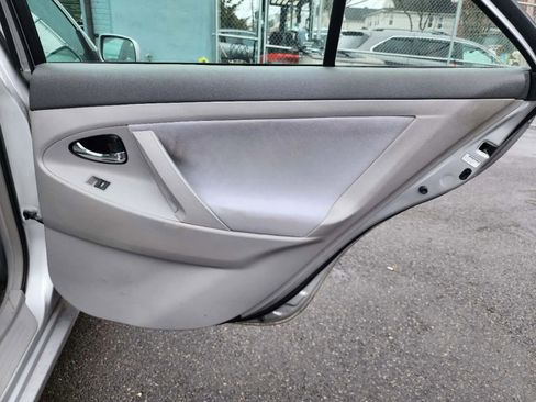 Used 2010 Toyota Camry image 10