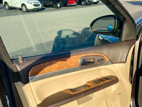 Used 2010 Buick Enclave CXL image 9