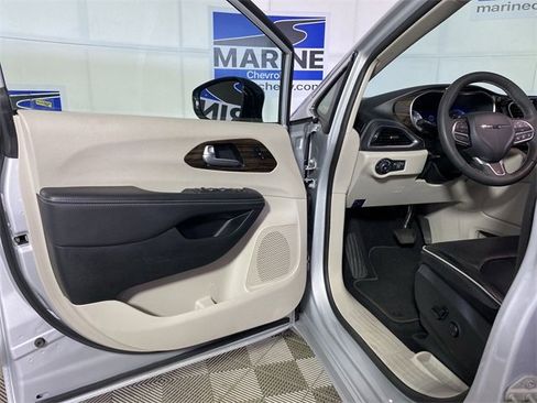 Used 2024 Chrysler Pacifica Limited image 29