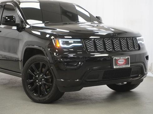 Certified 2020 Jeep Grand Cherokee Altitude AWD/4WD image 3