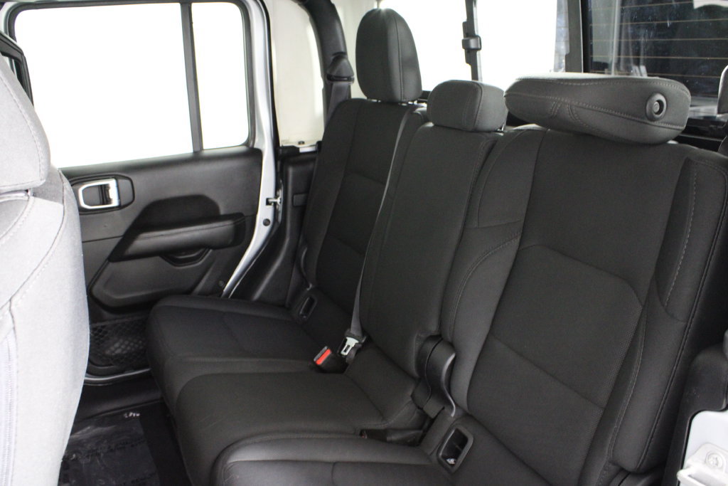 Used 2023 Jeep Gladiator Overland AWD/4WD image 19