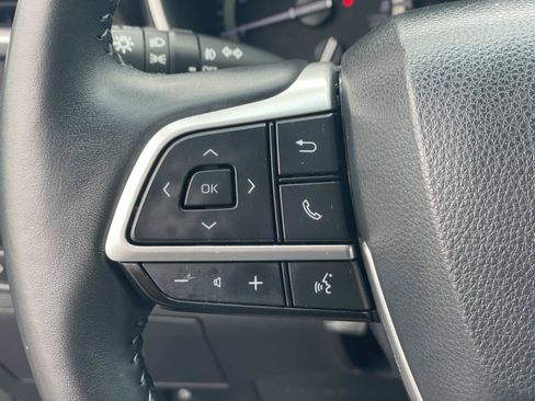Used 2022 Toyota Highlander XLE FWD image 11
