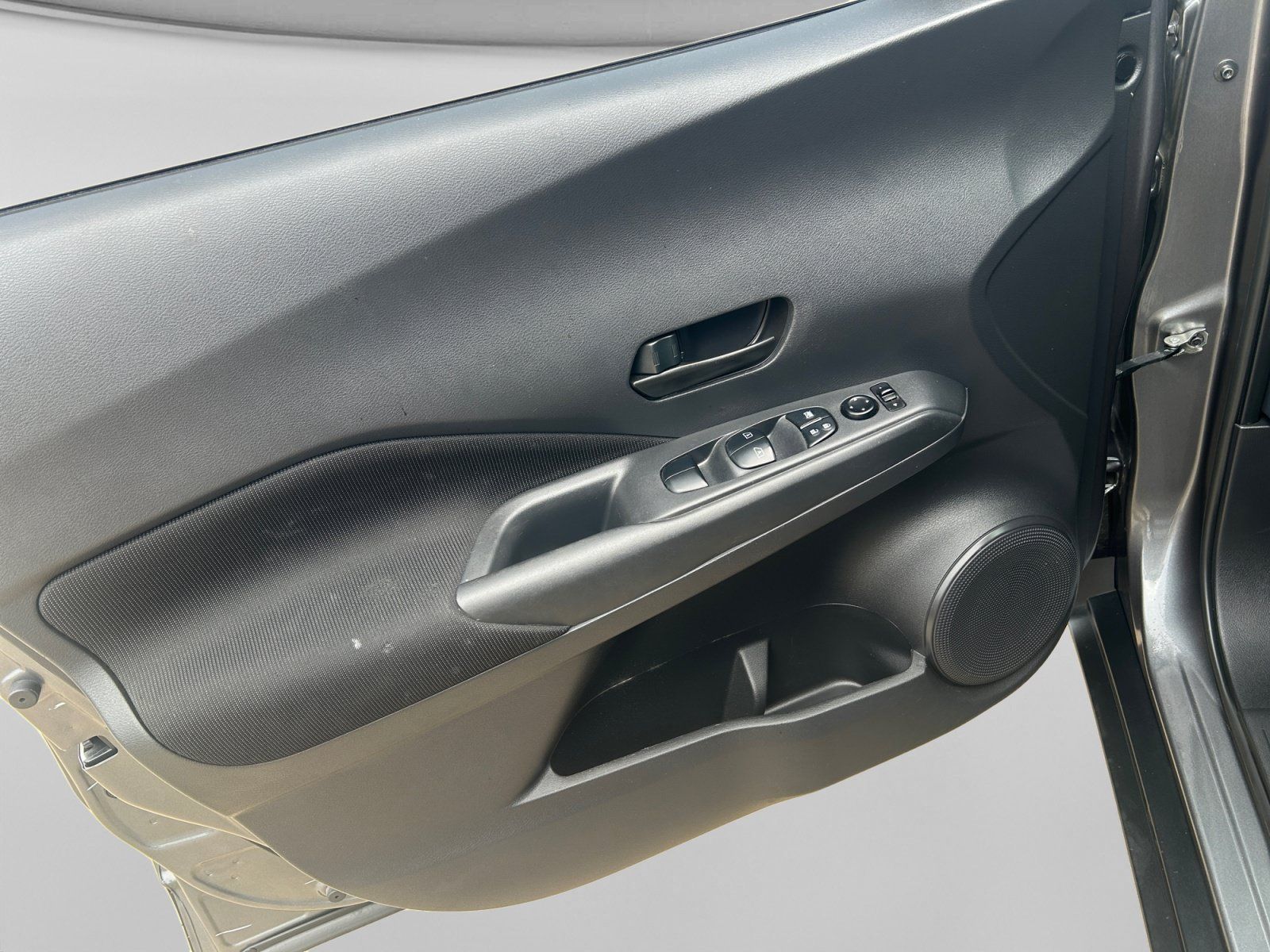 Used 2022 Nissan Kicks S FWD image 15